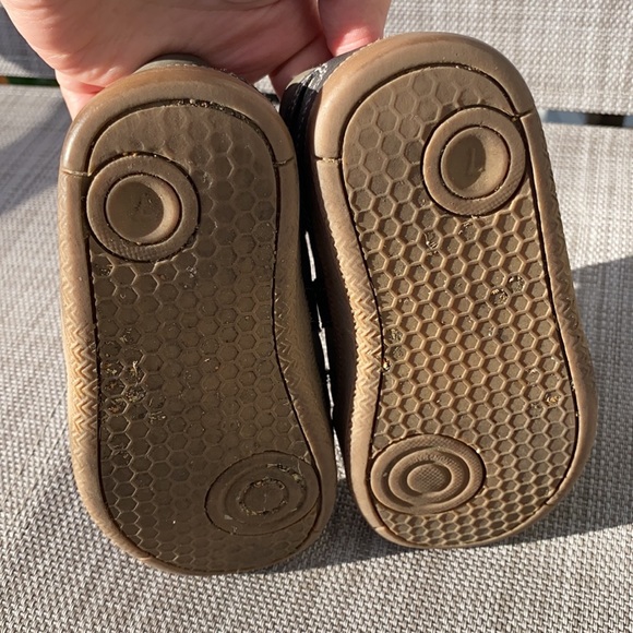 Easy wear  velcro baby/toddler shoes! - Picture 7 of 7